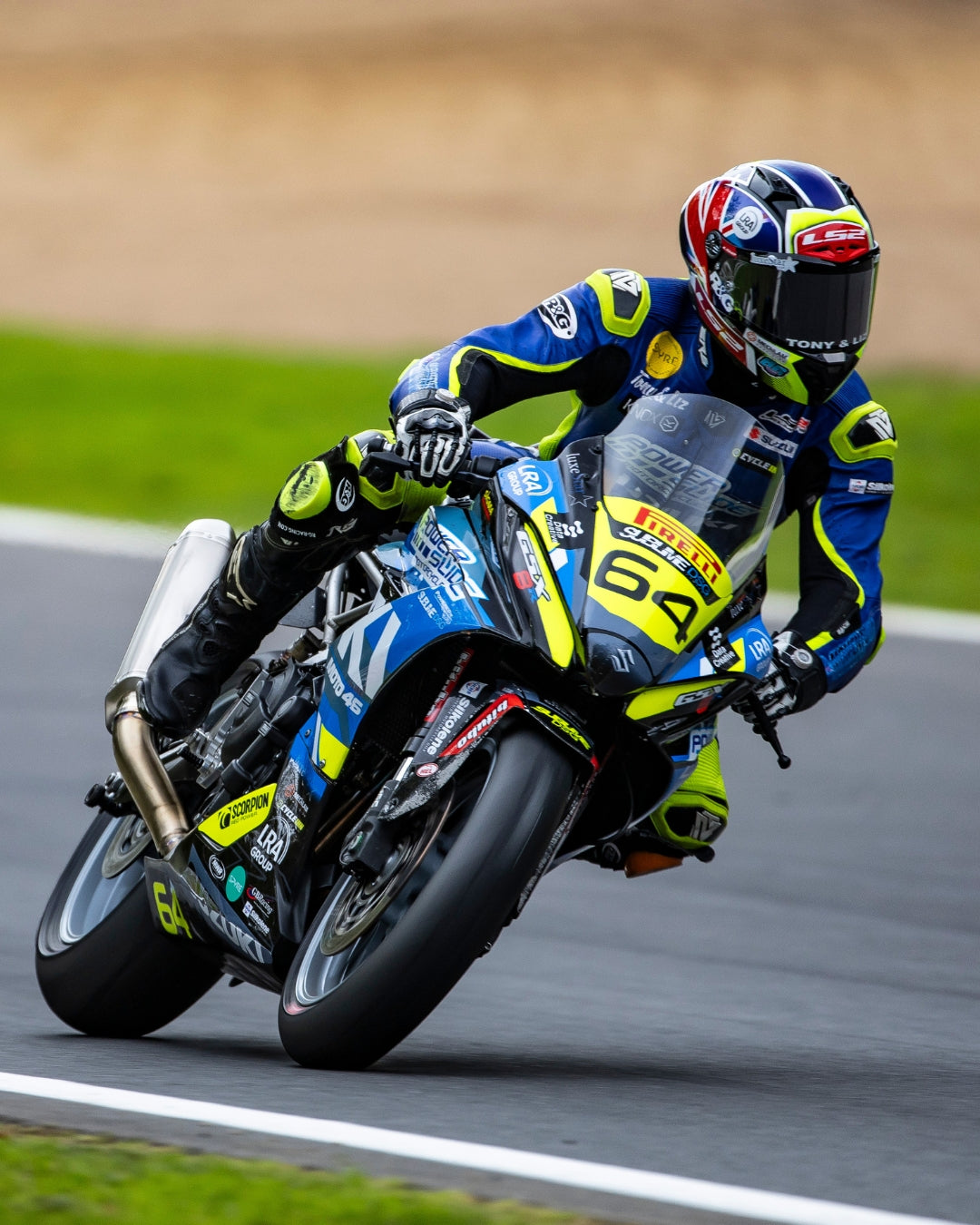 Suzuki 8R and GSX-R750 take British titles