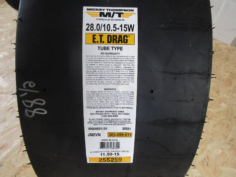 MT 30551 28 x 10.50 x 15W Rear Slick - 10.5 inch slick
