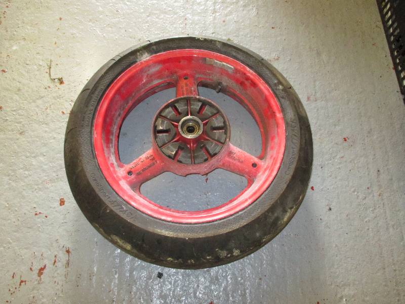 Suzuki GSXR750 WS Rear wheel - 5.5 x 17 straight spoke Good conti tyre
