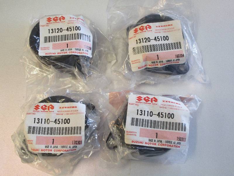 Suzuki GS850G Shaft OEM inlet Rubbers. cv Carb model - Set 4 2 left,2 right hand ones