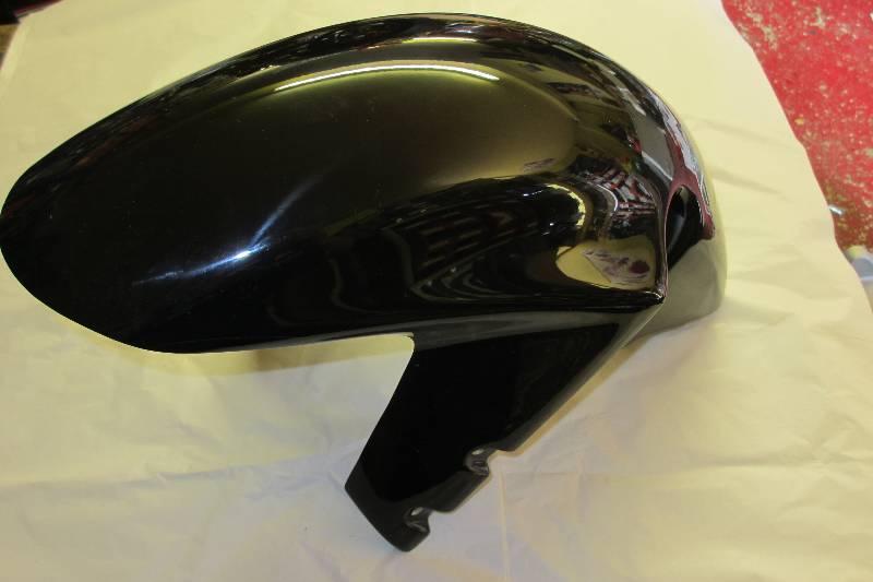 Suzuki GSXR750 K1/2/3 Replacement Front mudguard - Gloss Black