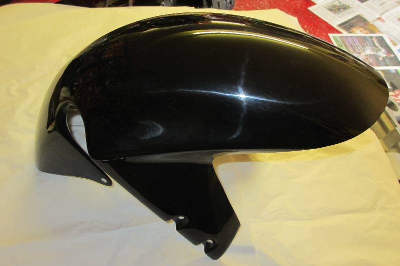 Suzuki GSXR750 K4/5 Replacement Front mudguard - Gloss Black