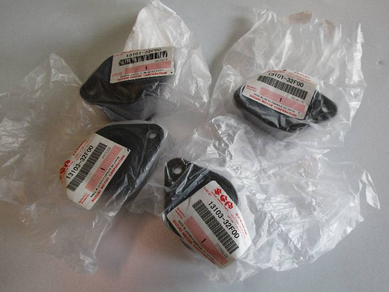 Suzuki GSF1200K1 Bandit Inlet Rubbers, Set 4 - Genuine inlet Rubber GSF1200 2001 onward.