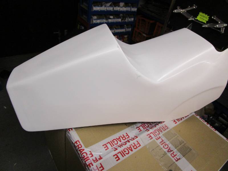 Suzuki GSXR750 85-87 Race Seat - FibreGlass 1 piece Race Seat