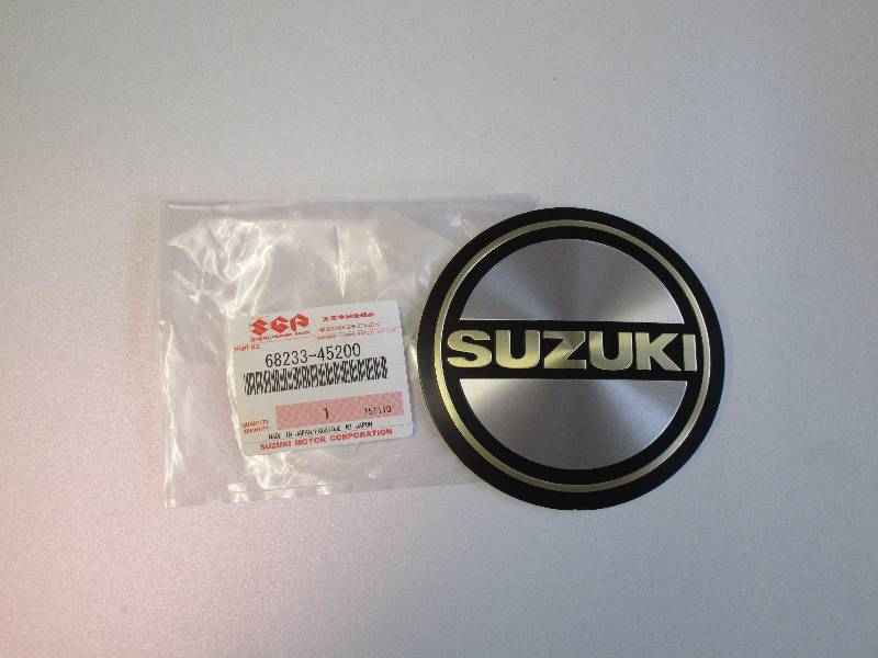 Suzuki Fuel Tank Emblem - AC50 - 68111-22200 - Replica | GPParts Suzuki Fuel Tank Emblem - AC50 - 68111-22200 - Replica | GPParts